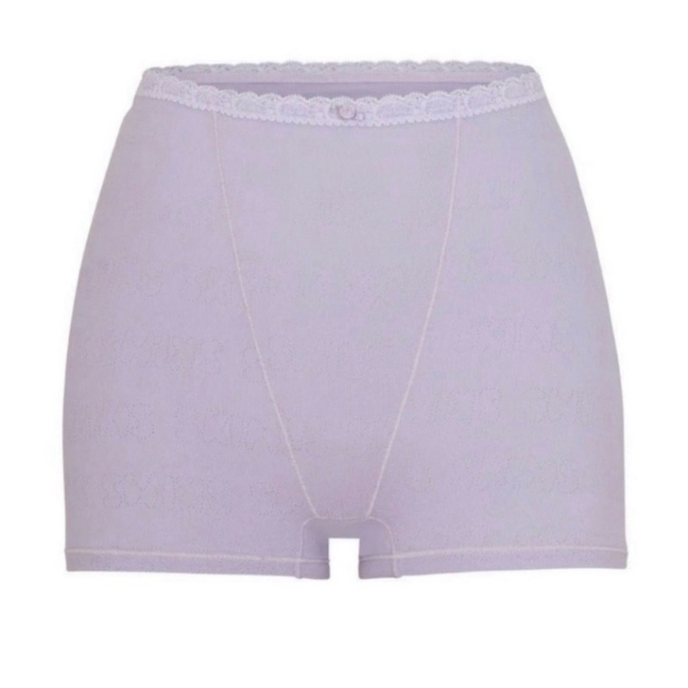 SKIMS Lace Logo Pointelle Boxers in Lavender- size large